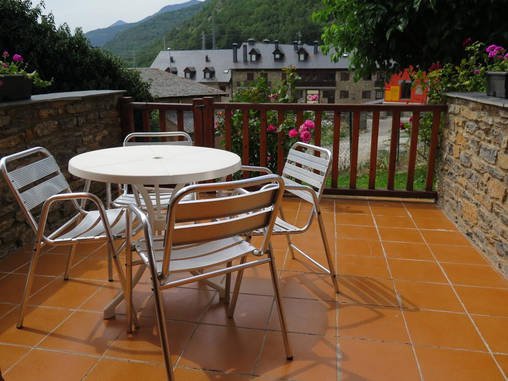 Apartaments El Ribal Valencia D'Aneu المظهر الخارجي الصورة