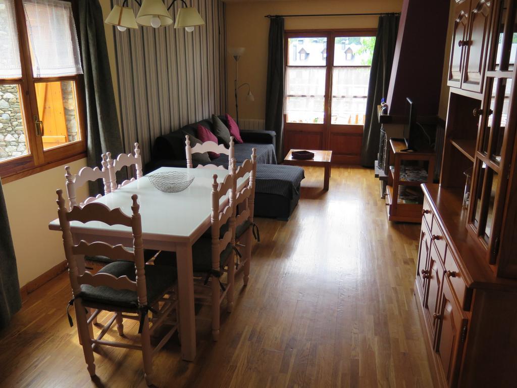 Apartaments El Ribal Valencia D'Aneu المظهر الخارجي الصورة